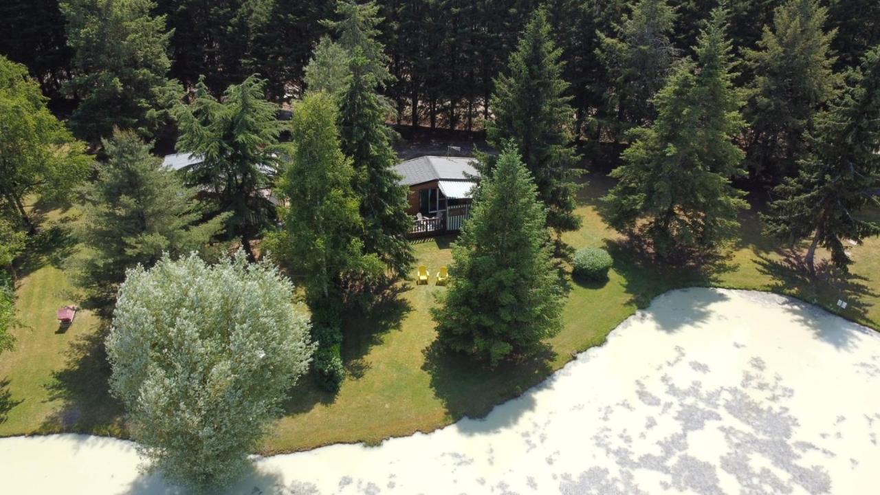 Chalet La Perche Au Bord De L'Eau Lion-en-Sullias Exterior foto